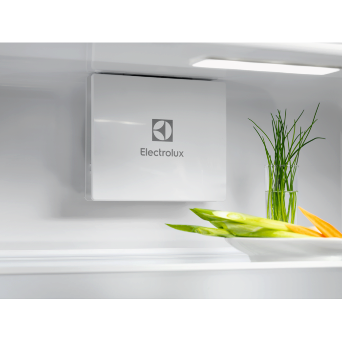 Electrolux - Integrated refrigerator - KRD6DE18C